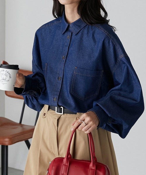 BONLECILL（ボンルシール）の「ボリュームスリーブ オーバーデニムシャツ（シャツ/ブラウス・レディース・ネイビー/ネイビー系1・FREE）」の14枚目の写真