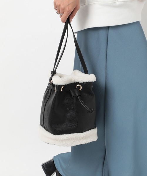 T・S・L（ティーエスエル）の「【T・S・L】ムートン風巾着ショルダーバッグ 1231-221-1（ショルダーバッグ・レディース・イエロー/ブラック/パープル/グレイッシュベージュ・FREE）」の5枚目の写真