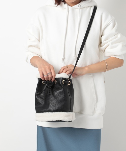 T・S・L（ティーエスエル）の「【T・S・L】ムートン風巾着ショルダーバッグ 1231-221-1（ショルダーバッグ・レディース・イエロー/ブラック/パープル/グレイッシュベージュ・FREE）」の6枚目の写真