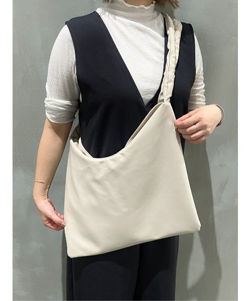 Right-on（ライトオン）の「【HONEYSUCKLE ROSE】ドローコードＰＵバッグ（ショルダーバッグ・レディース・ブラック/ライトベージュ・ONE SIZE）」の19枚目の写真