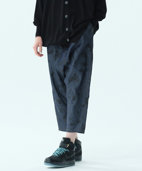 bedsidedrama(ベットサイドドラマ)の「Poltergeist Sarouel Pants(デニムパンツ・レディース・インディゴブルー/サックスブルー・2/1)」の2枚目の写真