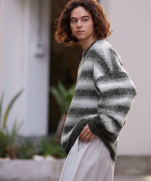 coca(coca)(コカ)の「メンズ モヘヤ風ボーダー柄ニットトレーナー(ニット/セーター・メンズ・ブラック・M/L/XL)」の4枚目の写真