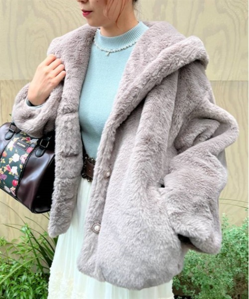 axes femme（アクシーズファム）の「ビッグフードファーコート