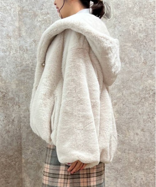 axes femme（アクシーズファム）の「ビッグフードファーコート