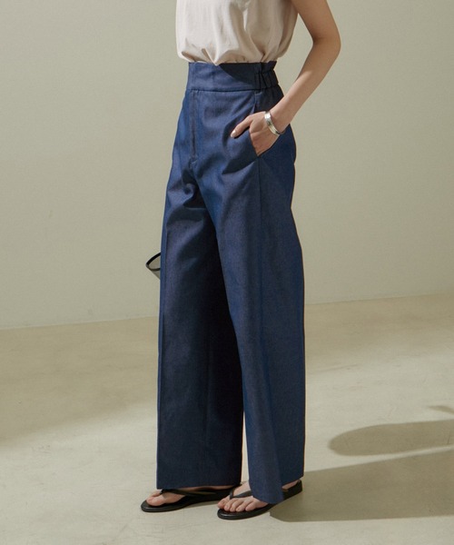 SALON adam et rope'（サロン アダム エ ロペ）の「コットンライクスタイルアップワイドパンツ【UVカット・接触冷感・洗える】[XS-Mサイズ展開]（その他パンツ・レディース・ブラック/ベージュ/ネイビー/オフホワイト/ブルー系その他4/ブラウン系その他2・M/X-SMALL/S）」の6枚目の写真