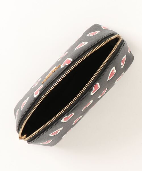 kate spade new york(ケイトスペード ニューヨーク)の「モーガン ステンシル ハート スモール ドーム コスメティック ケース(ポーチ・レディース・ブラック・ONESIZE)」の2枚目の写真