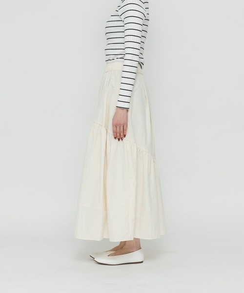 URBAN RESEARCH DOORS（アーバンリサーチドアーズ）の「タックティアードスカート（スカート・レディース・ブラック/ホワイト系その他・MEDIUM）」の22枚目の写真