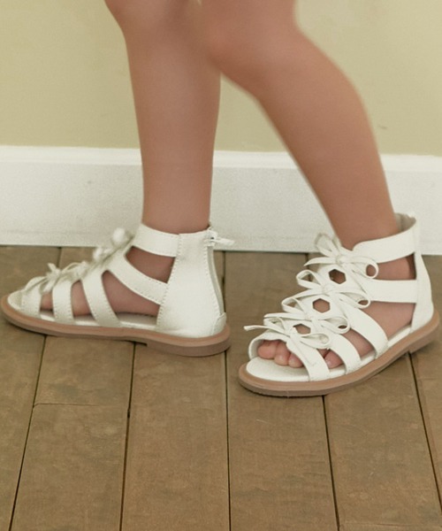 Lycee mine(リセマイン)の「リボンデコサンダル(サンダル・キッズ・ブラック/アイボリー・16cm/20cm/19cm/18cm/17cm)」の3枚目の写真