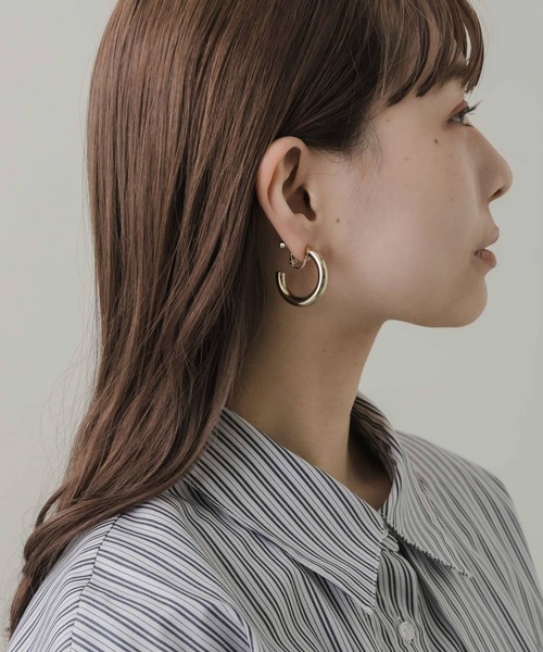 SMELLY(スメリー)の「シンプルパイプフープイヤリング(イヤリング・レディース・ゴールド/シルバー・-)」の10枚目の写真