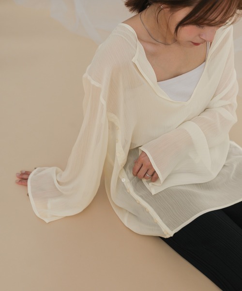select MOCA by minamiキーネックメニーボタンシアーブラウス select MOCA（セレクトモカ）の「キーネックメニーボタンシアー