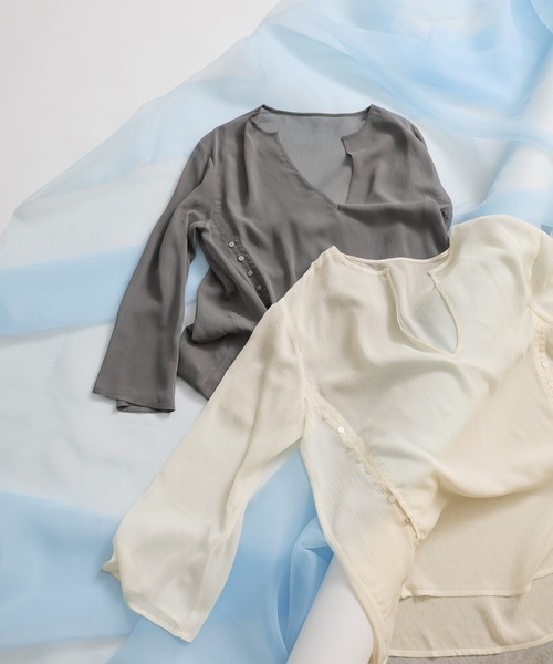 select MOCA（セレクトモカ）の「キーネックメニーボタンシアー