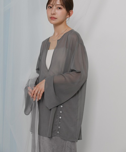select MOCA by minamiキーネックメニーボタンシアーブラウス select MOCA（セレクトモカ）の「キーネックメニーボタンシアー