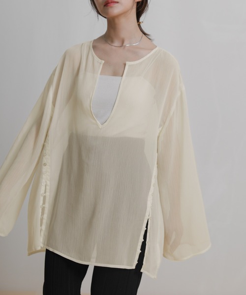 select MOCA by minamiキーネックメニーボタンシアーブラウス select MOCA（セレクトモカ）の「キーネックメニーボタンシアー