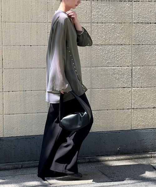 select MOCA by minamiキーネックメニーボタンシアーブラウス select MOCA（セレクトモカ）の「キーネックメニーボタンシアー