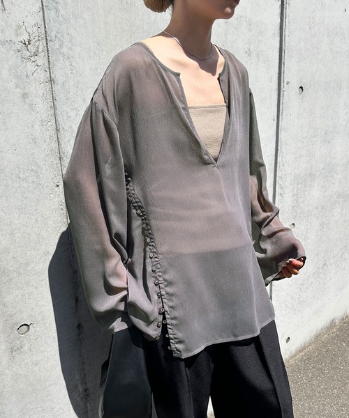 select MOCA by minamiキーネックメニーボタンシアーブラウス select MOCA（セレクトモカ）の「キーネックメニーボタンシアー