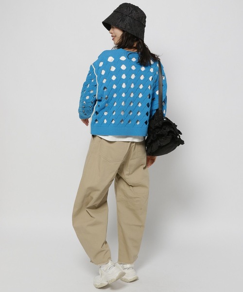 niko and...（ニコアンド）の「パイピングアミアミニットプルオーバー（ニット/セーター・レディース・オフホワイト/ブルー/ブラック・MEDIUM/LARGE）」の6枚目の写真