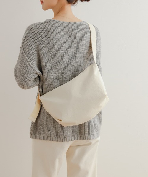 URBAN RESEARCH DOORS（アーバンリサーチドアーズ）の「ウォッシャブルミニショルダーバッグ（ショルダーバッグ・レディース・ブラック/アイボリー・ONE）」の4枚目の写真