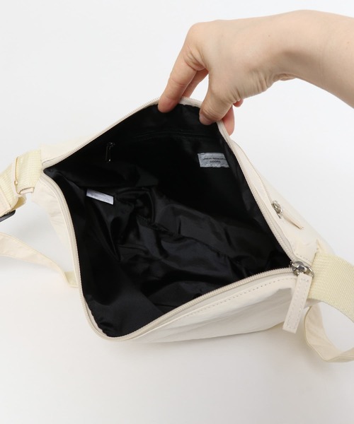 URBAN RESEARCH DOORS（アーバンリサーチドアーズ）の「ウォッシャブルミニショルダーバッグ（ショルダーバッグ・レディース・ブラック/アイボリー・ONE）」の11枚目の写真