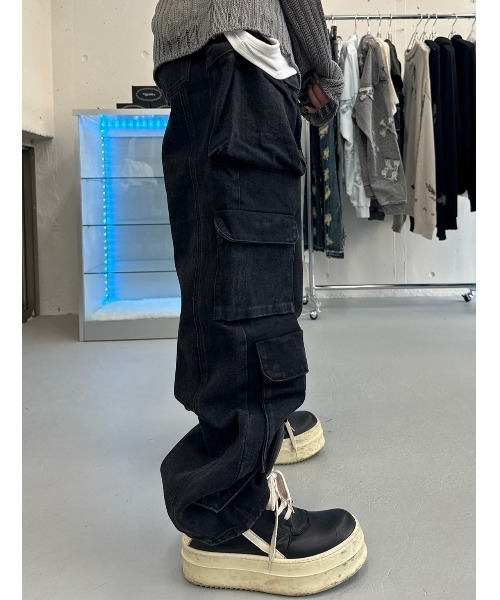 XU(エックスユー)の「ストリートファッション XU エックスユー pocket denim wide pants オーバーサイズ デニム ジーンズ ジーパン ワイドパンツ カーゴパンツ カーゴデニム 韓国ファッション 韓国ストリート(デニムパンツ・メンズ・ブラック/ブルー・ONE SIZE)」の20枚目の写真