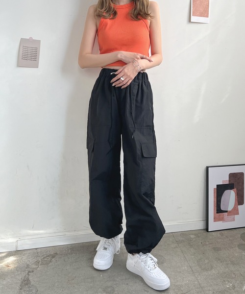 Futier land（フューティアランド）の「裾アレンジワッシャーナイロンカーゴパンツ（カーゴパンツ・レディース・ピンク/アイボリー/ブラック・MEDIUM）」の4枚目の写真