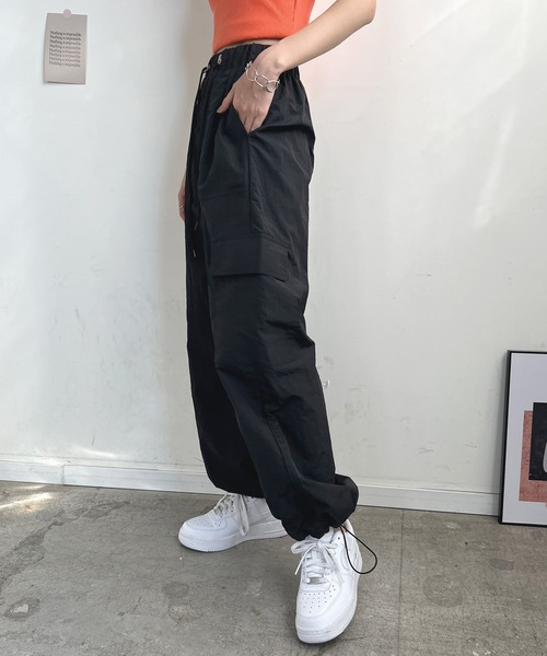 Futier land（フューティアランド）の「裾アレンジワッシャーナイロンカーゴパンツ（カーゴパンツ・レディース・ピンク/アイボリー/ブラック・MEDIUM）」の6枚目の写真