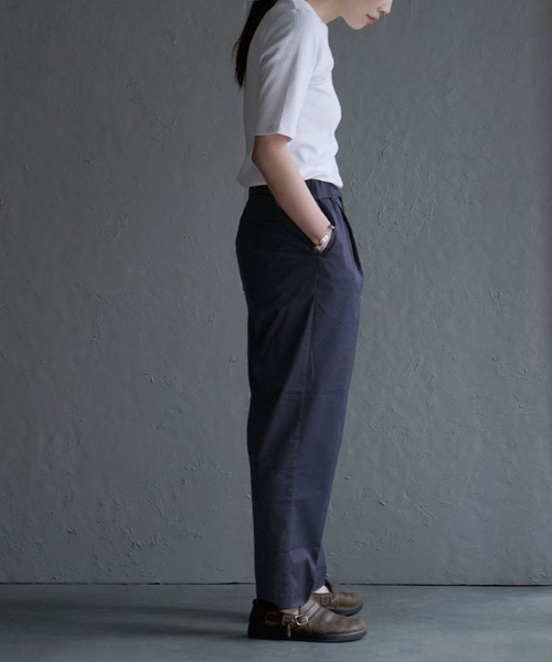 apartment department（アパートメントデパートメント）の「ライトストレッチ テーパードパンツ（スラックス・レディース・ライトベージュ/ネイビー・フリー）」の5枚目の写真