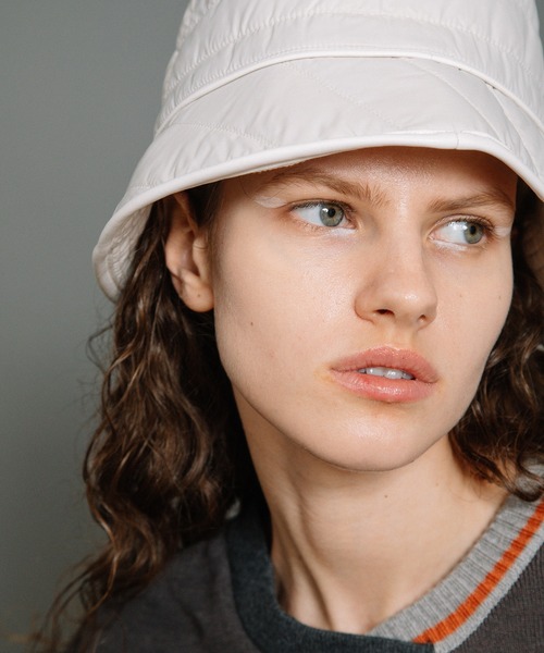 AULA AILA(アウラアイラ)の「リバーシブルバケットハット(ハット・レディース・ブラック/ブラウン/オフホワイト・0)」の1枚目の写真