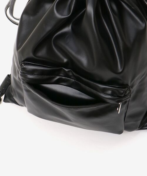 MAJESTIC LEGON(マジェスティックレゴン)の「フェイクレザーナップサック(バックパック/リュック・レディース・シルバー/ブラック/アイボリー・FREE)」の17枚目の写真