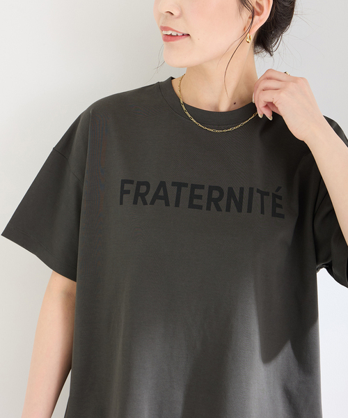 B.C STOCK(ベーセーストック)の「《追加》シンプルロゴTEE(Tシャツ/カットソー・レディース・ベージュ/チャコールグレー/ホワイト・FREE)」の1枚目の写真