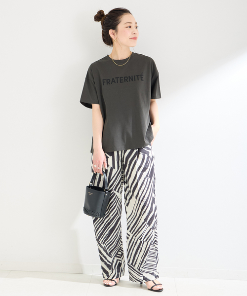 B.C STOCK(ベーセーストック)の「《追加》シンプルロゴTEE(Tシャツ/カットソー・レディース・ベージュ/チャコールグレー/ホワイト・FREE)」の4枚目の写真