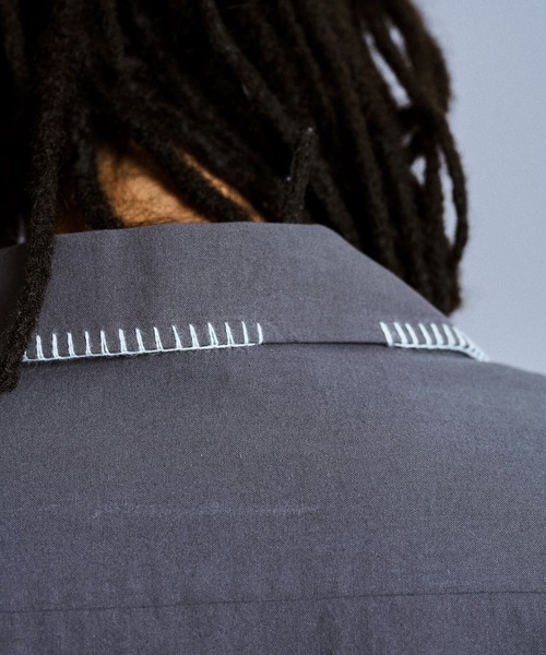 Camphor wood（カンファーウッド）の「flower embroidery SAGARA h/s shirt / サガラ花刺繍開ガーゼシャツ（シャツ/ブラウス・メンズ・アイボリー/ライトブルー/レッド/チャコールグレー/バーガンディー・SMALL/MEDIUM/LARGE）」の9枚目の写真