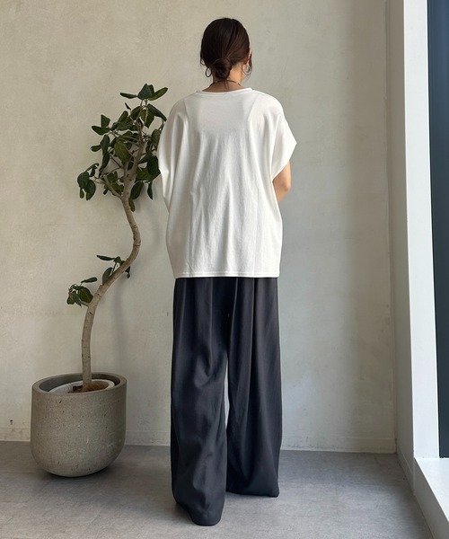 DouDou(ドゥドゥ)の「【WEB限定】ロゴミックスフロッキープリントTEE(Tシャツ/カットソー・レディース・ネイビー/オフホワイト/ブラック・FREE)」の7枚目の写真