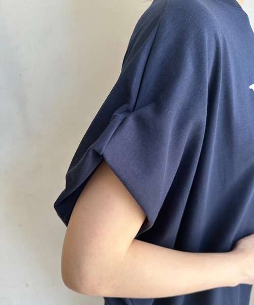 DouDou(ドゥドゥ)の「【WEB限定】ロゴミックスフロッキープリントTEE(Tシャツ/カットソー・レディース・ネイビー/オフホワイト/ブラック・FREE)」の16枚目の写真