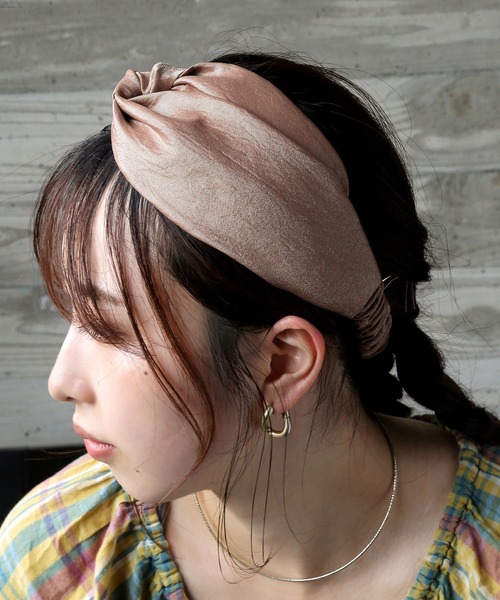 colleca la（コレカラ）の「シャイニークロスターバン（ヘアバンド・レディース・ブラック/ピンク系・FREE）」の4枚目の写真