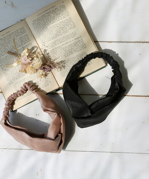 colleca la（コレカラ）の「シャイニークロスターバン（ヘアバンド・レディース・ブラック/ピンク系・FREE）」の5枚目の写真