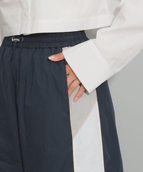 Ray BEAMS（レイビームス）の「パイピング トラック パンツ（その他パンツ・レディース・ネイビー/レッド・1/0）」の19枚目の写真