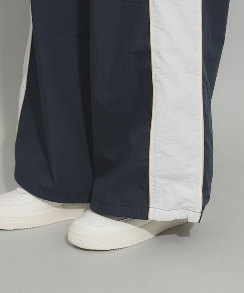 Ray BEAMS（レイビームス）の「パイピング トラック パンツ（その他パンツ・レディース・ネイビー/レッド・1/0）」の11枚目の写真