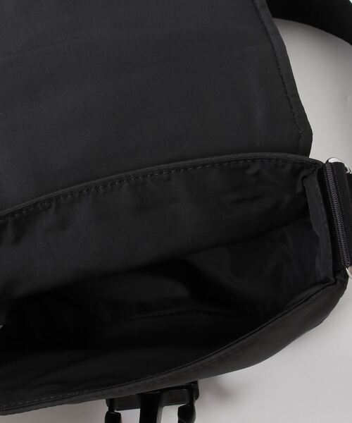 GANNI(ガニー)の「GANNI Recycled Tech Mini Satchel ガニー ミニ ショルダーバッグ(ショルダーバッグ・レディース・ブラック・FREE)」の15枚目の写真