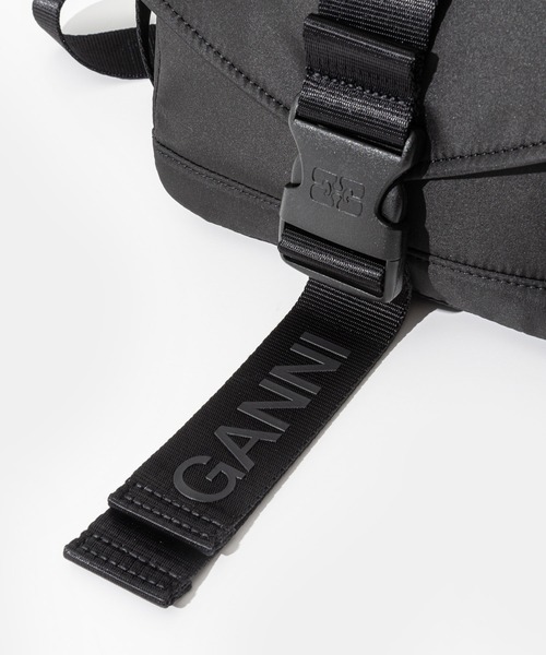GANNI(ガニー)の「GANNI Recycled Tech Mini Satchel ガニー ミニ ショルダーバッグ(ショルダーバッグ・レディース・ブラック・FREE)」の9枚目の写真