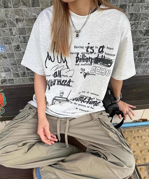 LYEON(リヨン)の「【ユニセックス】ペイントロゴビッグTシャツ(Tシャツ/カットソー・レディース・グレー/ブラック・FREE)」の2枚目の写真