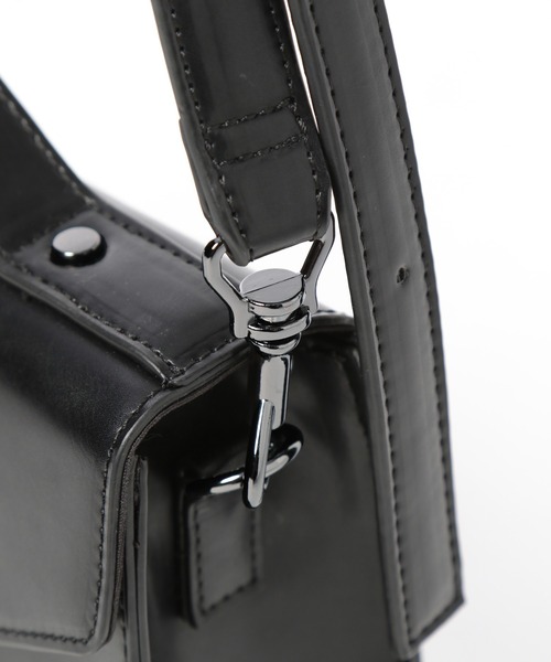 RAGEBLUE（レイジブルー）の「SYNTHETIC LEATHER MULTI WAY FLAP SHOULDER BAG / シンセティックレザー/2WAYフラップミニショルダーバッグ（ショルダーバッグ・メンズ・ブラック/ブラック系その他/ブラック系その他2・FREE）」の9枚目の写真