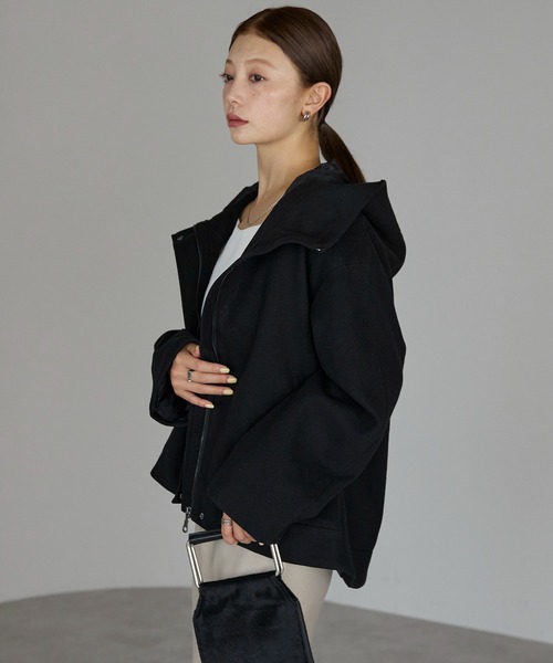 RIRIYANO（リリヤーノ）の「フード付きフェイクウールコート