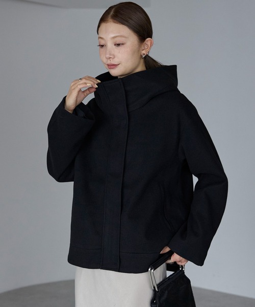 RIRIYANO（リリヤーノ）の「フード付きフェイクウールコート