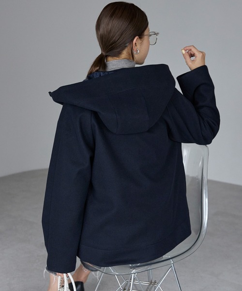 RIRIYANO（リリヤーノ）の「フード付きフェイクウールコート