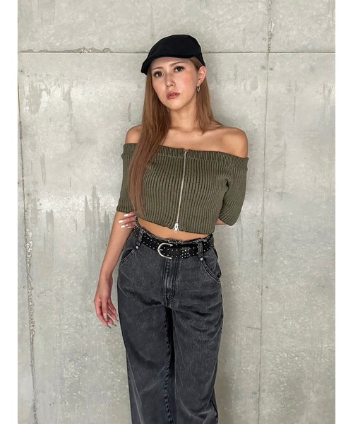 EGOIST（エゴイスト）の「ZIPニットオフショルトップ（ニット/セーター・レディース・パープル/ブラック/カーキ・FREE）」の2枚目の写真