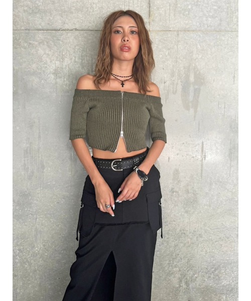 EGOIST（エゴイスト）の「ZIPニットオフショルトップ（ニット/セーター・レディース・パープル/ブラック/カーキ・FREE）」の21枚目の写真