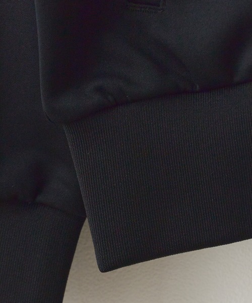 United Athle(ユナイテッドアスレ)の「7.0 オンス スムース ラグラン トラックJK トラックジャケット 秋 秋服 2026年秋冬(ジャージ・メンズ・ネイビー×ホワイト/サックスブルー/グレー/サンドベージュ/ブラック×ブラック/ブラック×ホワイト/ブラック×ゴールド・XL/L/M/S)」の15枚目の写真