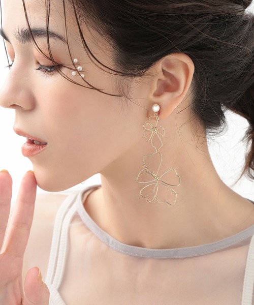 CALIN STANDARD(カリンスタンダード)の「◆◆金属アレルギー対応◆◆〈ecru〉 メタルフラワーモチーフイヤリング(イヤリング・レディース・ゴールド・FREE)」の6枚目の写真