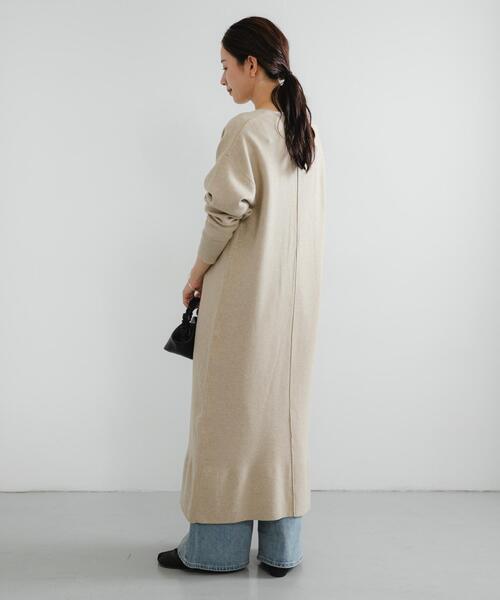 URBAN RESEARCH（アーバンリサーチ）の「深Vネックニットワンピース（ワンピース・レディース・ベージュ/ブラック/グレー・FREE）」の8枚目の写真