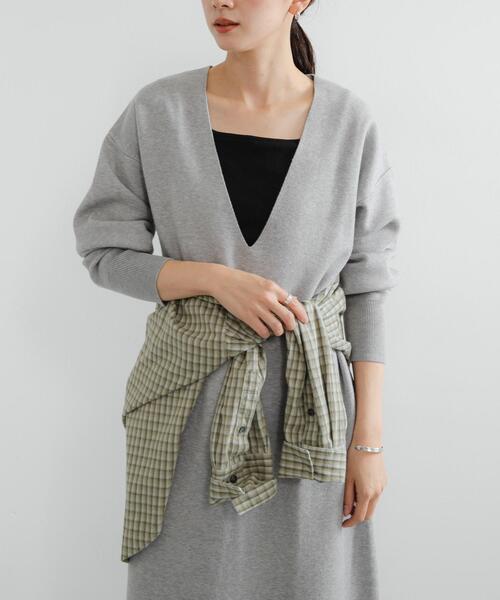 URBAN RESEARCH（アーバンリサーチ）の「深Vネックニットワンピース（ワンピース・レディース・ベージュ/ブラック/グレー・FREE）」の14枚目の写真